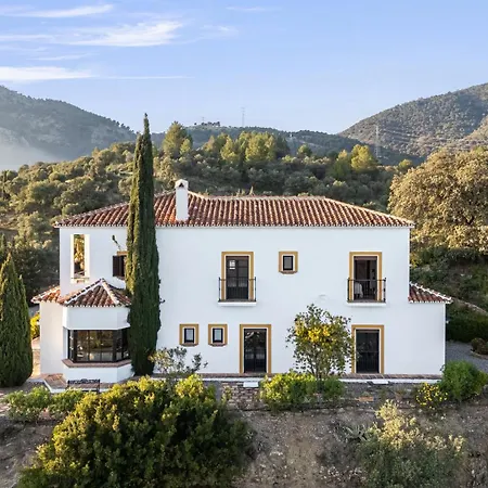 Nuevespigas Villa *