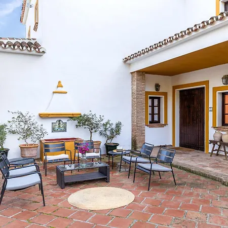 Nuevespigas Villa *