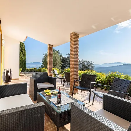 Nuevespigas Villa *